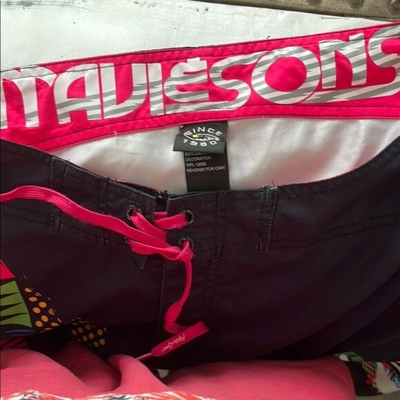 Maui and Sons Black Swim Shorts - Picture 9 of 10